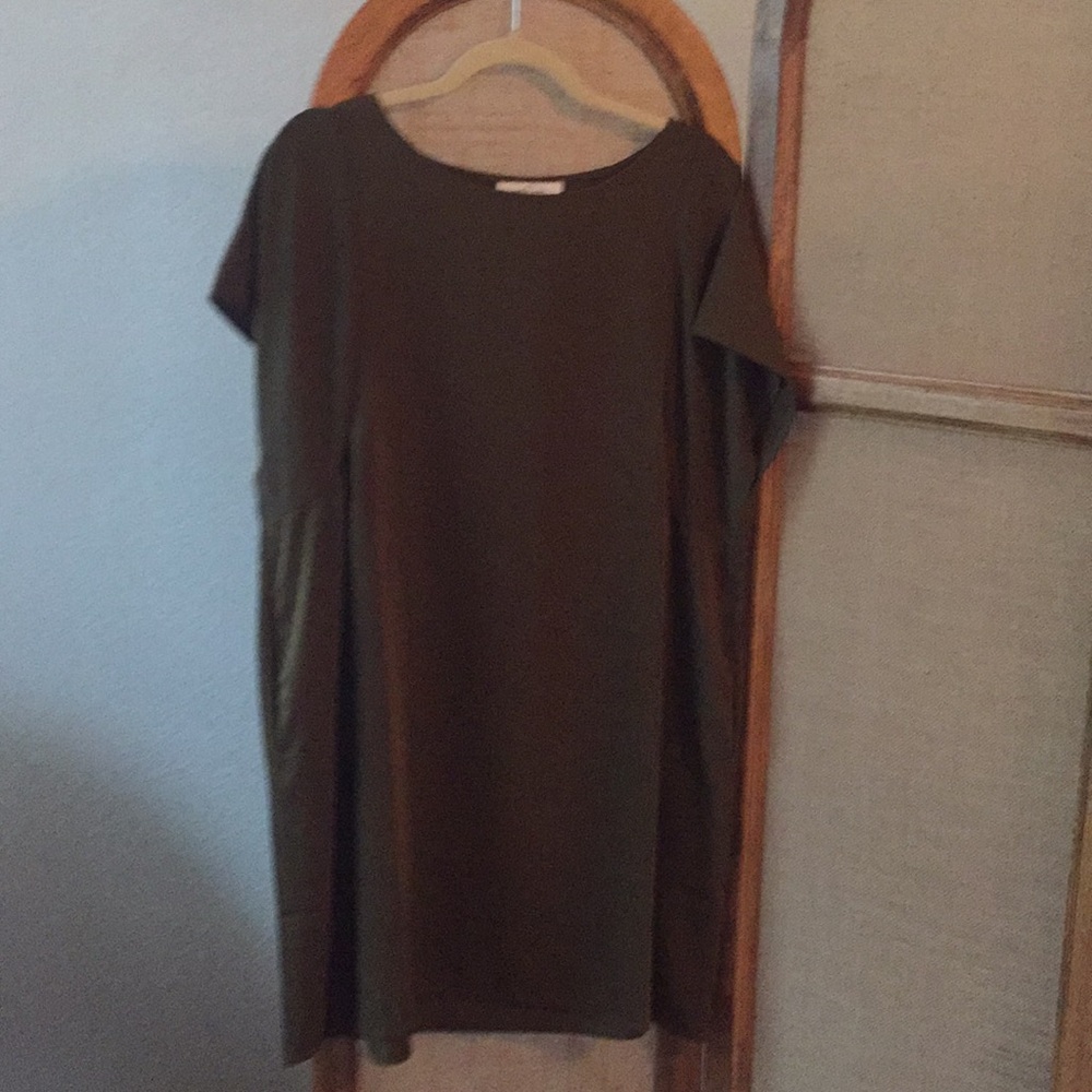 Carly Jean Los Angeles silky dress